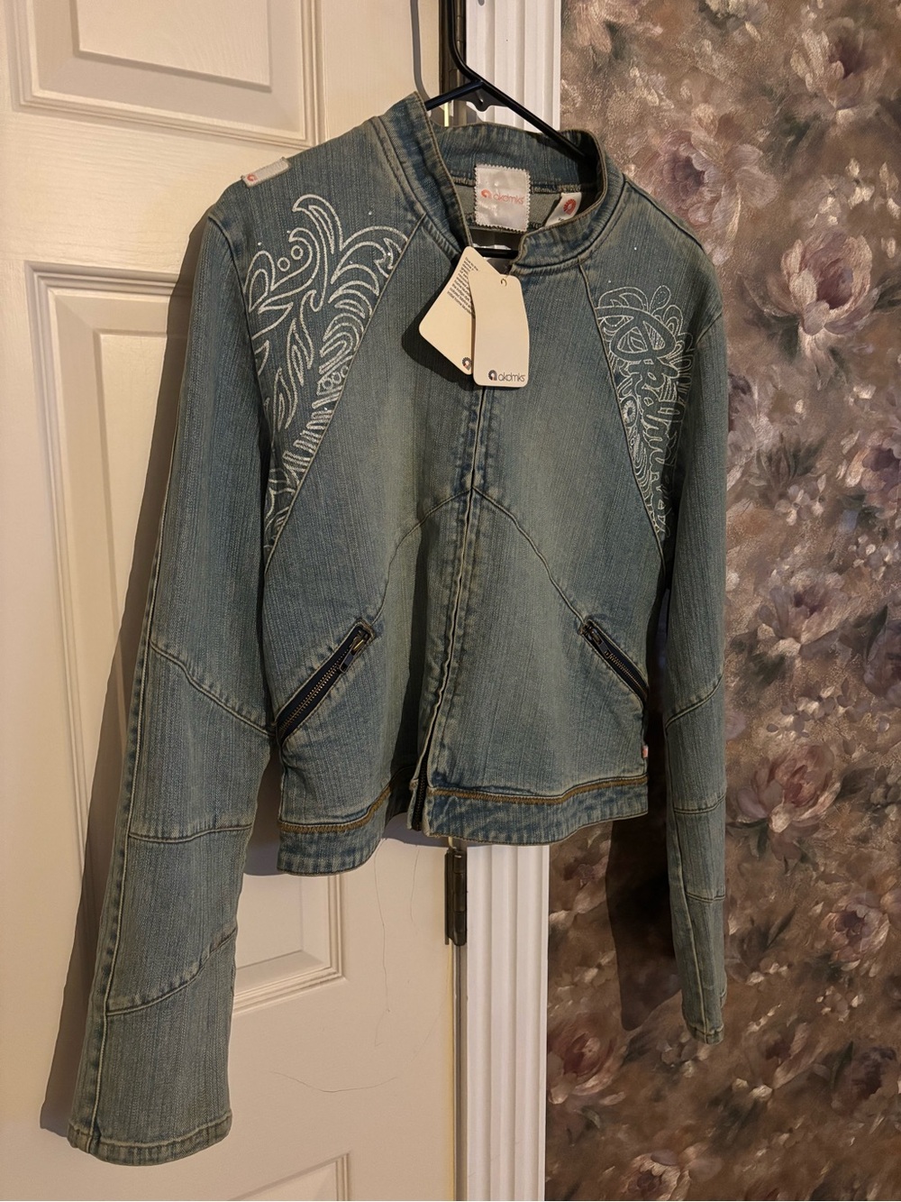 Source Unknown Light Blue Denim Jacket with White Embroidery